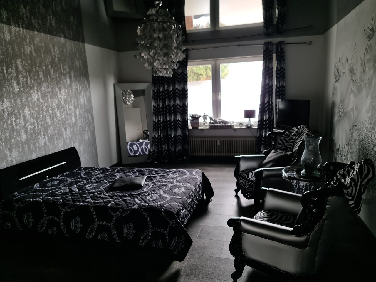 Schwarzes Zimmer – Wellness Oase Mannheim